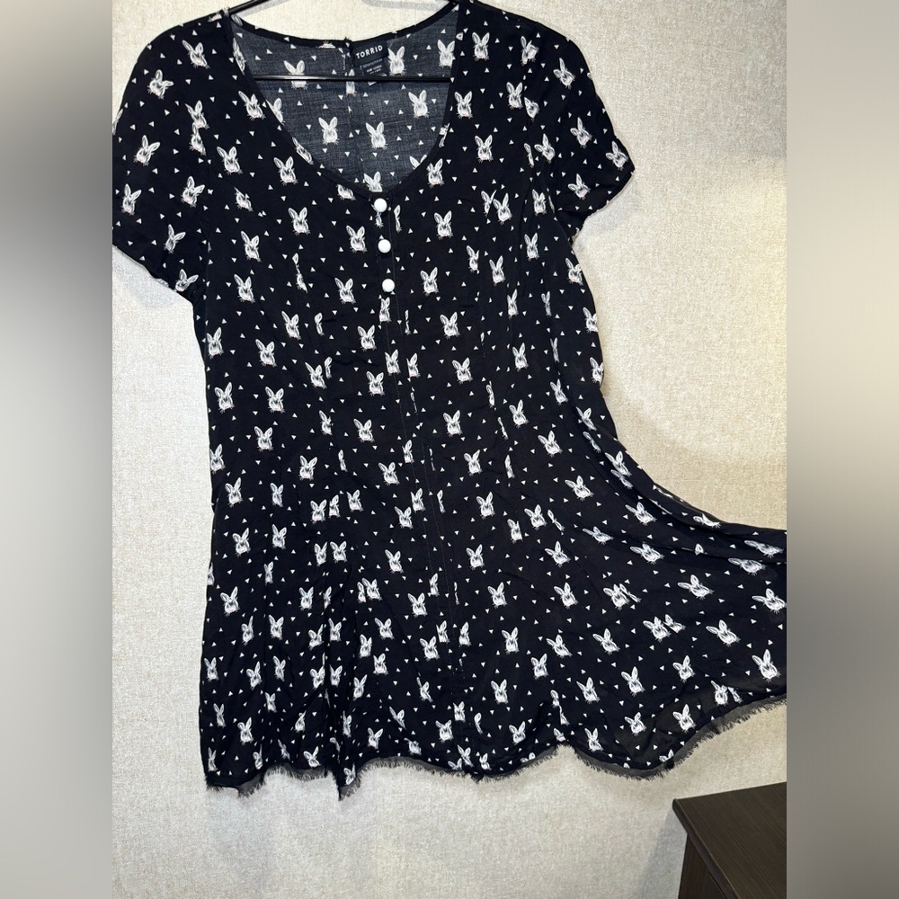 Torrid Black And White Bunny Head Polka Dot Tunic Top Retro Style Size 2/2X - Picture 2 of 12